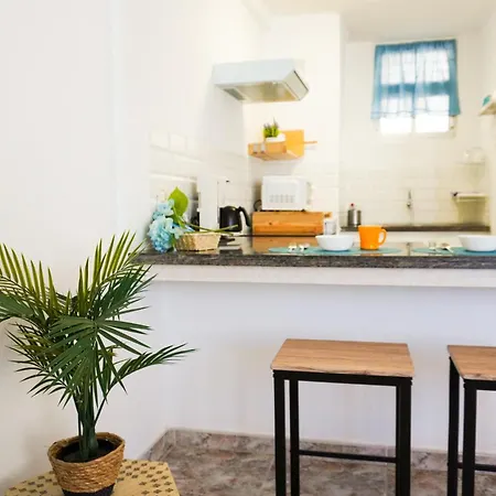 Marina Blue, Caletillas Κανδελάρια